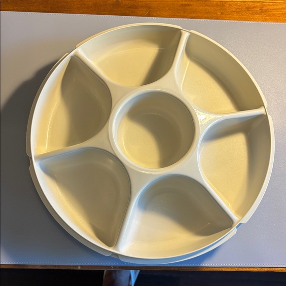 Tupperware Cream Divided Serving Platter 1666-2, 1665-2 - Picture 3 of 5